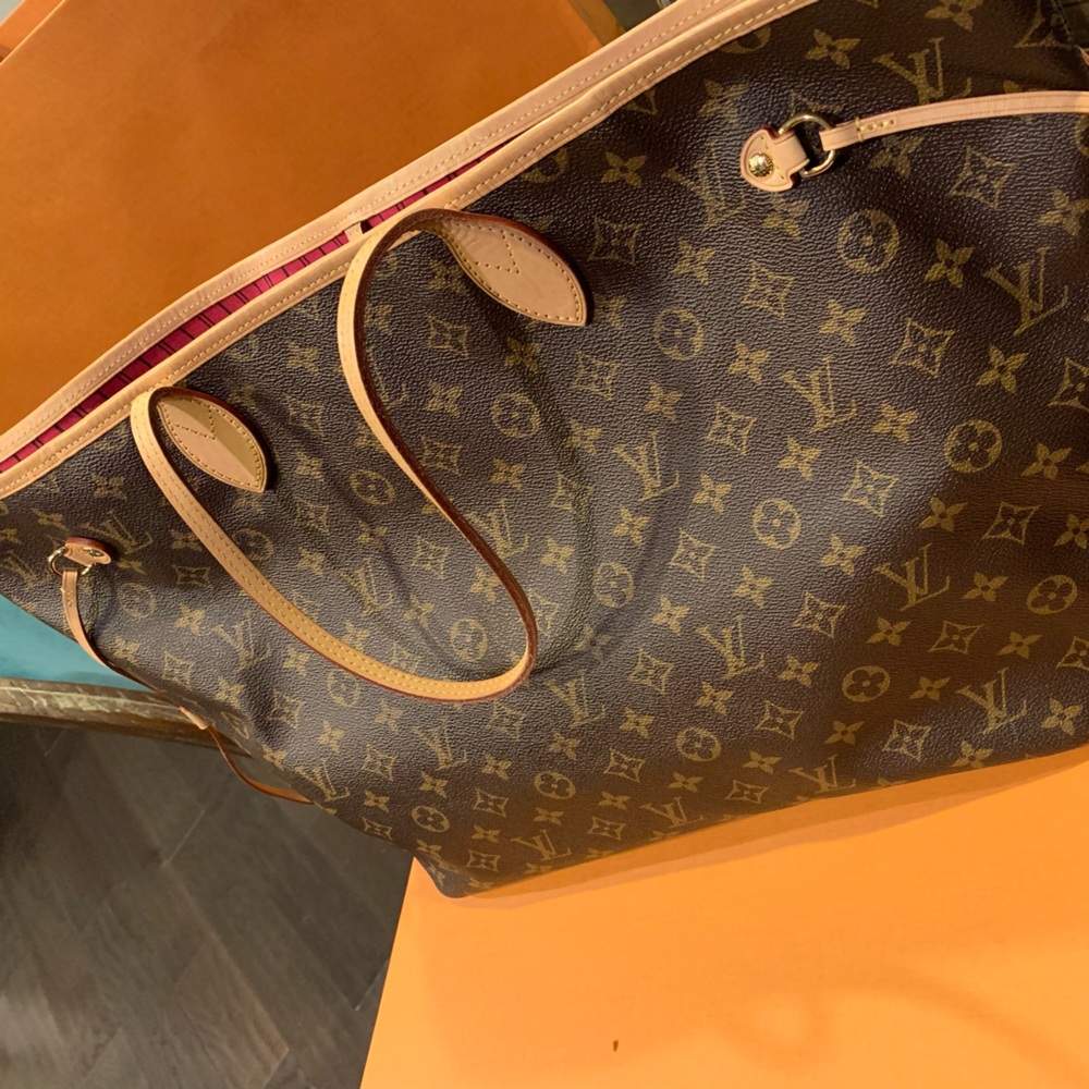 Neverfull GM- Monogram- Originally $2100